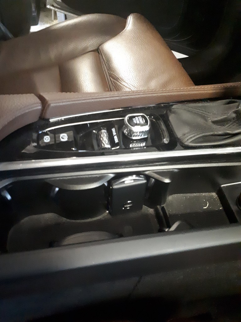 Afbeelding met binnen, zitten
Automatisch gegenereerde beschrijving