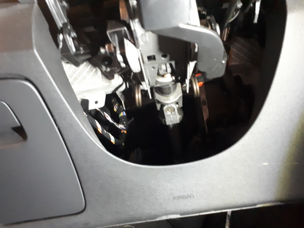 Afbeelding met auto, binnen, zitten
Automatisch gegenereerde beschrijving